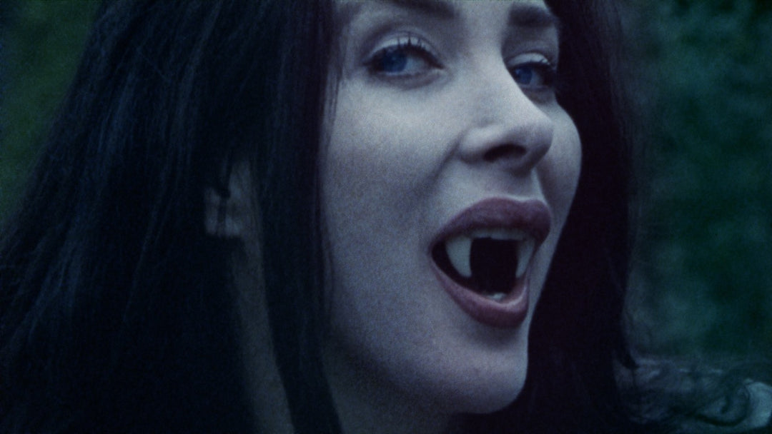 Razor Blade Smile [3-Disc 4K UHD w/LE Slipcover]